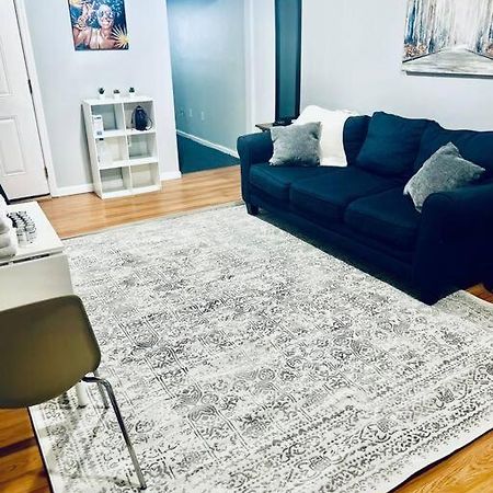 Entire 2-Bed Private Apt - Ewr/Nyc/Outlet Mall ニューアーク エクステリア 写真
