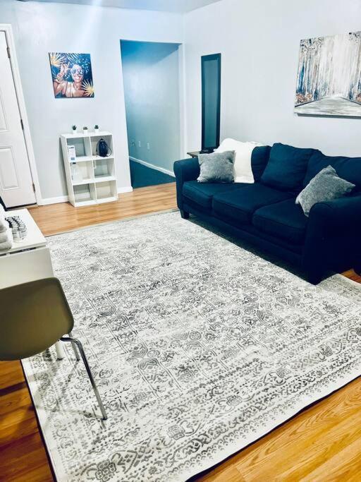 Entire 2-Bed Private Apt - Ewr/Nyc/Outlet Mall ニューアーク エクステリア 写真