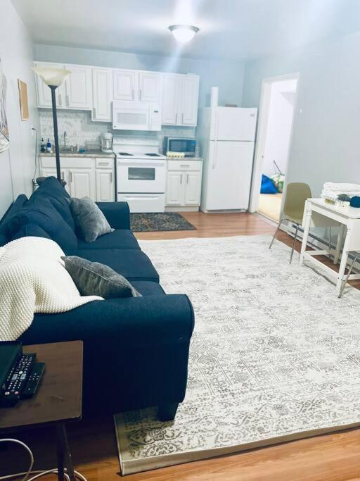 Entire 2-Bed Private Apt - Ewr/Nyc/Outlet Mall ニューアーク エクステリア 写真